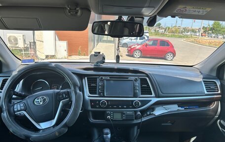 Toyota Highlander III, 2014 год, 3 000 000 рублей, 10 фотография
