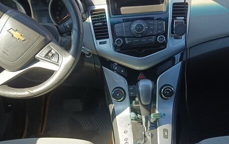 Chevrolet Cruze II, 2010 год, 650 000 рублей, 7 фотография