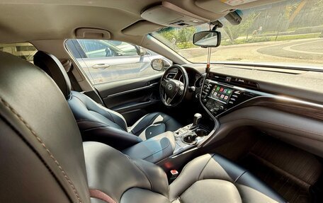 Toyota Camry, 2018 год, 2 550 000 рублей, 10 фотография