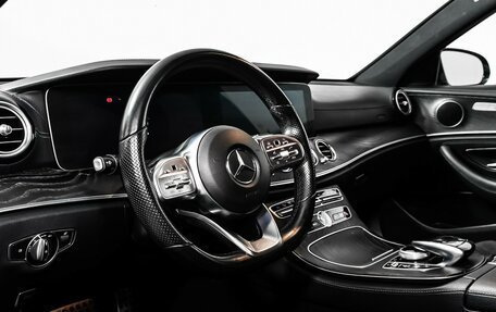 Mercedes-Benz E-Класс, 2019 год, 3 250 000 рублей, 12 фотография