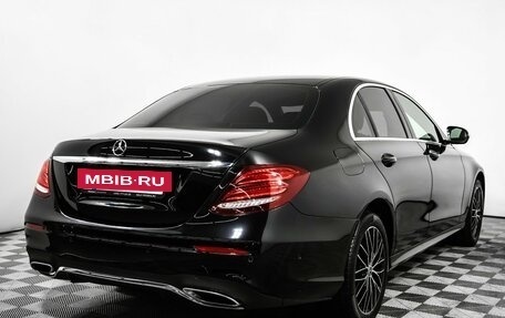 Mercedes-Benz E-Класс, 2019 год, 3 250 000 рублей, 5 фотография