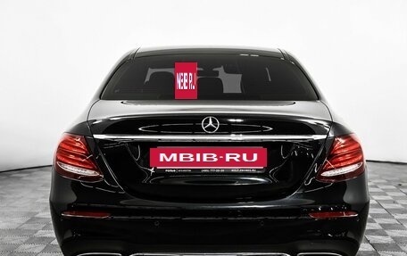 Mercedes-Benz E-Класс, 2019 год, 3 250 000 рублей, 6 фотография