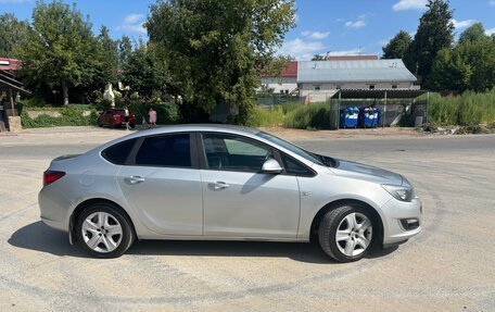 Opel Astra J, 2013 год, 820 000 рублей, 4 фотография