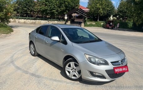 Opel Astra J, 2013 год, 820 000 рублей, 2 фотография