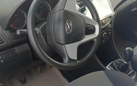 Hyundai Solaris II рестайлинг, 2011 год, 730 000 рублей, 6 фотография