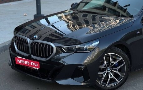BMW 5 серия, 2023 год, 6 900 000 рублей, 2 фотография
