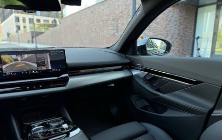 BMW 5 серия, 2023 год, 6 900 000 рублей, 23 фотография