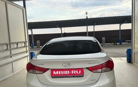 Hyundai Elantra V, 2012 год, 900 000 рублей, 3 фотография