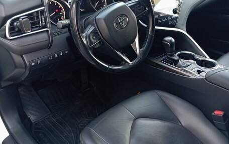 Toyota Camry, 2019 год, 2 600 000 рублей, 5 фотография