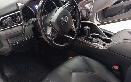 Toyota Camry, 2019 год, 2 600 000 рублей, 8 фотография