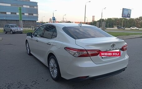 Toyota Camry, 2019 год, 2 600 000 рублей, 4 фотография