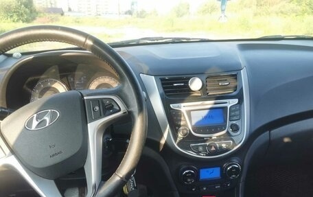 Hyundai Solaris II рестайлинг, 2013 год, 870 000 рублей, 6 фотография