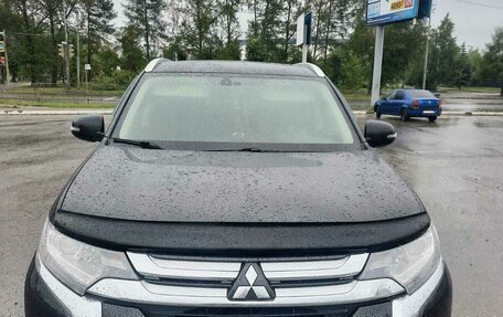 Mitsubishi Outlander III рестайлинг 3, 2018 год, 2 700 000 рублей, 4 фотография
