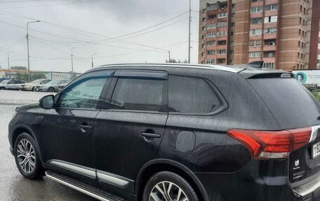 Mitsubishi Outlander III рестайлинг 3, 2018 год, 2 700 000 рублей, 3 фотография