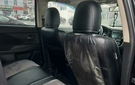 Mitsubishi Outlander III рестайлинг 3, 2018 год, 2 700 000 рублей, 8 фотография