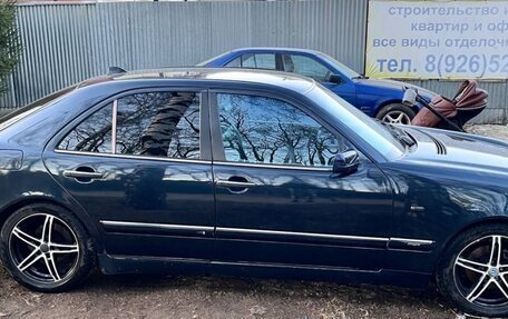 Mercedes-Benz E-Класс, 1999 год, 330 000 рублей, 3 фотография