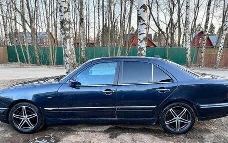 Mercedes-Benz E-Класс, 1999 год, 330 000 рублей, 4 фотография
