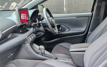 Toyota Yaris, 2020 год, 1 390 000 рублей, 17 фотография