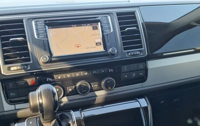 Volkswagen Multivan T6 рестайлинг, 2017 год, 4 500 000 рублей, 1 фотография