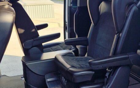 Volkswagen Multivan T6 рестайлинг, 2017 год, 4 500 000 рублей, 7 фотография