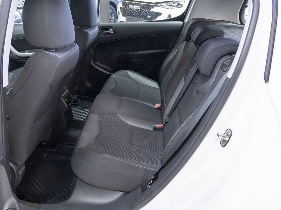 Peugeot 308, 2011 год, 429 000 рублей, 20 фотография