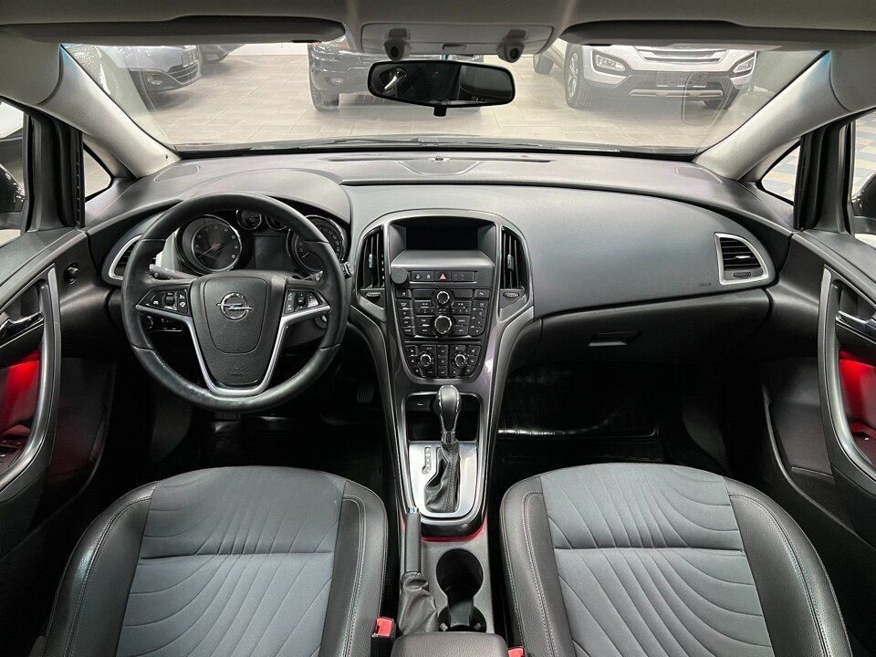 Opel Astra, 2013 год, 749 000 рублей, 10 фотография
