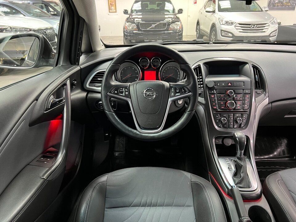 Opel Astra, 2013 год, 749 000 рублей, 11 фотография