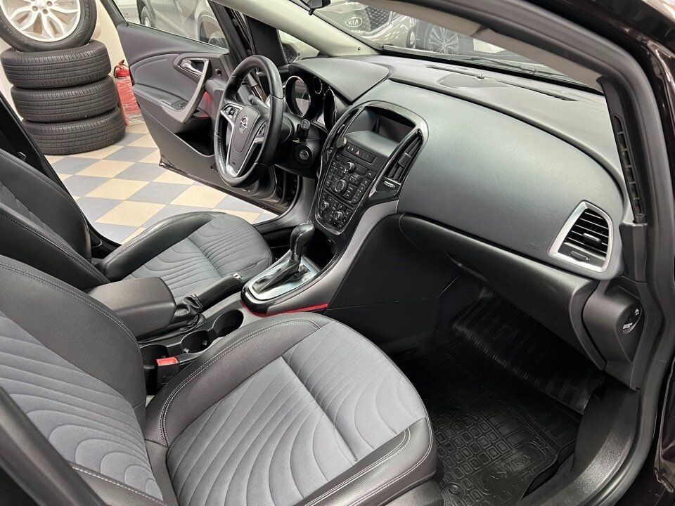 Opel Astra, 2013 год, 749 000 рублей, 16 фотография