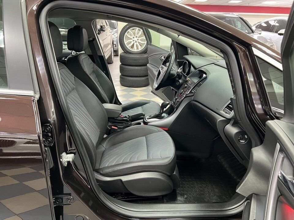 Opel Astra, 2013 год, 749 000 рублей, 15 фотография