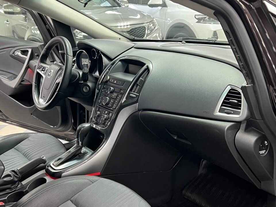 Opel Astra, 2013 год, 749 000 рублей, 17 фотография