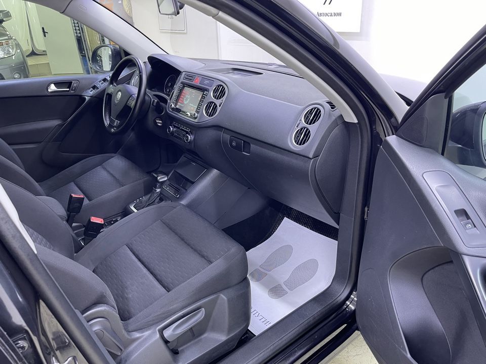 Volkswagen Tiguan, 2010 год, 949 000 рублей, 5 фотография