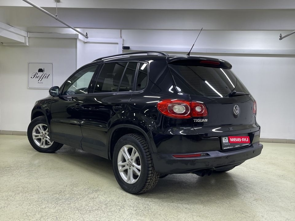 Volkswagen Tiguan, 2010 год, 949 000 рублей, 3 фотография
