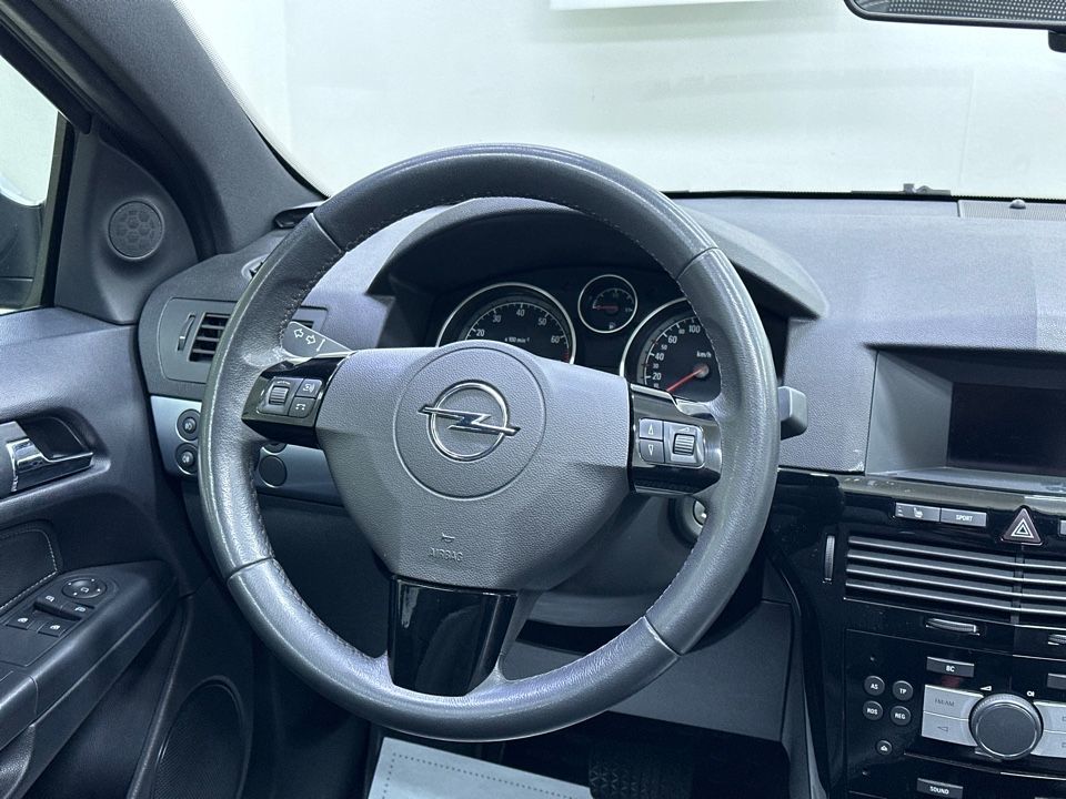 Opel Astra GTC, 2010 год, 669 000 рублей, 11 фотография