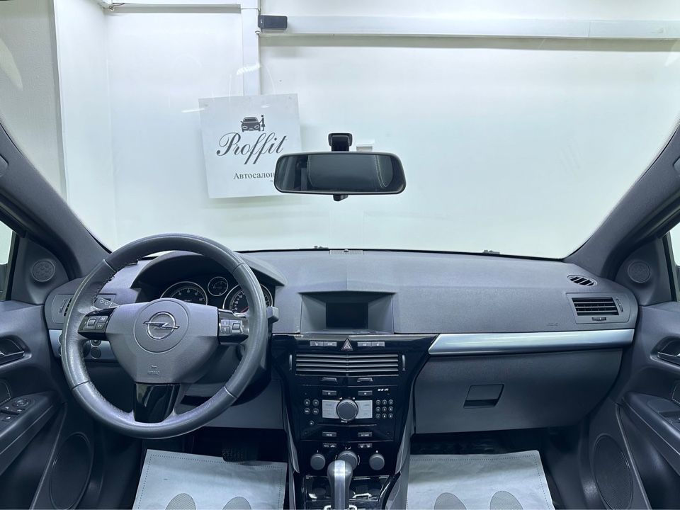 Opel Astra GTC, 2010 год, 669 000 рублей, 14 фотография