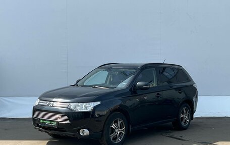 Mitsubishi Outlander III рестайлинг 3, 2012 год, 985 000 рублей, 1 фотография