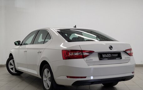 Skoda Superb III рестайлинг, 2017 год, 1 760 000 рублей, 18 фотография