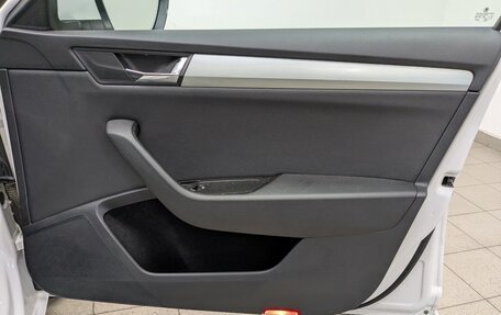 Skoda Superb III рестайлинг, 2017 год, 1 760 000 рублей, 13 фотография