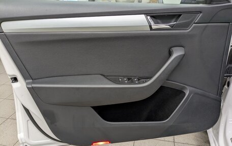 Skoda Superb III рестайлинг, 2017 год, 1 760 000 рублей, 23 фотография
