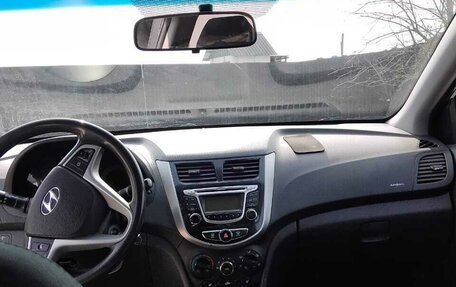 Hyundai Solaris II рестайлинг, 2013 год, 770 000 рублей, 3 фотография