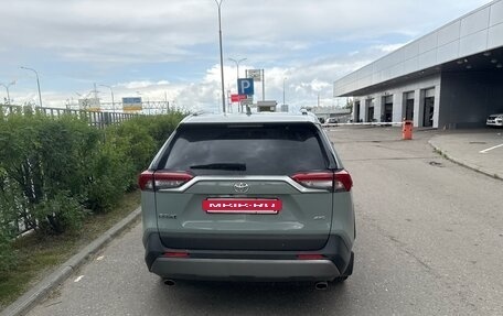 Toyota RAV4, 2019 год, 2 299 999 рублей, 4 фотография