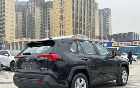 Toyota RAV4, 2025 год, 2 410 000 рублей, 4 фотография