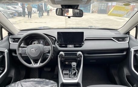Toyota RAV4, 2025 год, 2 410 000 рублей, 8 фотография