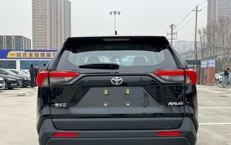 Toyota RAV4, 2025 год, 2 410 000 рублей, 5 фотография