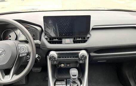 Toyota RAV4, 2025 год, 2 410 000 рублей, 10 фотография