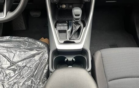 Toyota RAV4, 2025 год, 2 410 000 рублей, 14 фотография