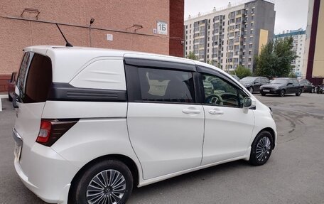 Honda Freed I, 2013 год, 1 300 000 рублей, 12 фотография