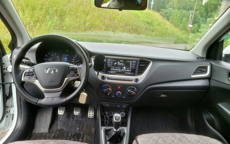 Hyundai Solaris II рестайлинг, 2017 год, 1 130 000 рублей, 8 фотография