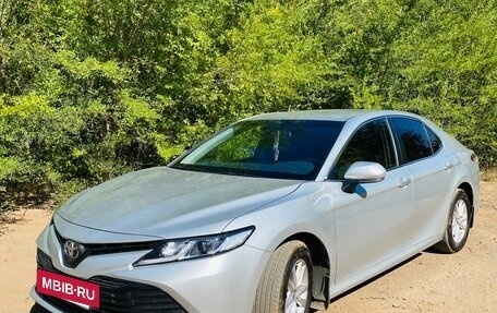 Toyota Camry, 2019 год, 2 700 000 рублей, 4 фотография