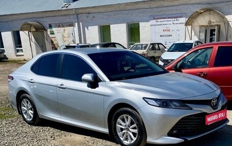 Toyota Camry, 2019 год, 2 700 000 рублей, 3 фотография