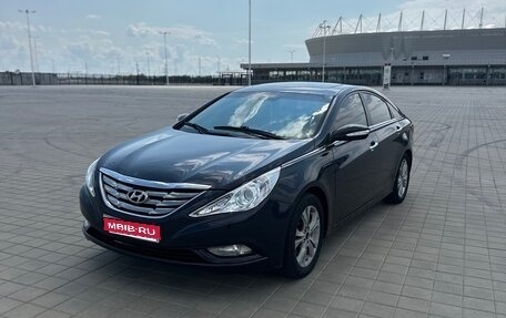 Hyundai Sonata VI, 2010 год, 965 000 рублей, 1 фотография